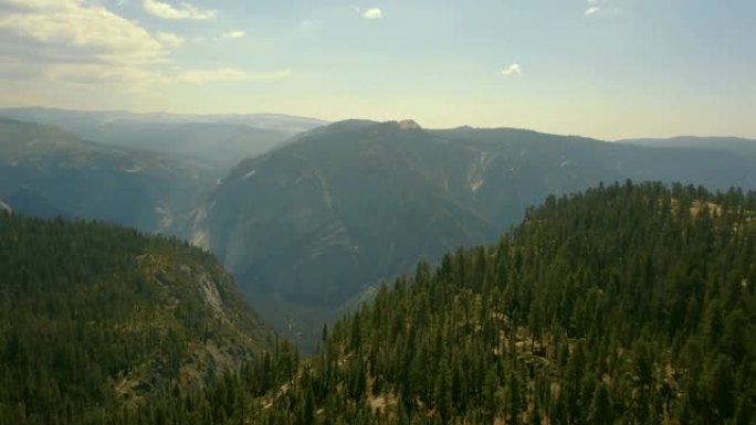 从上方俯瞰优胜美地国家公园