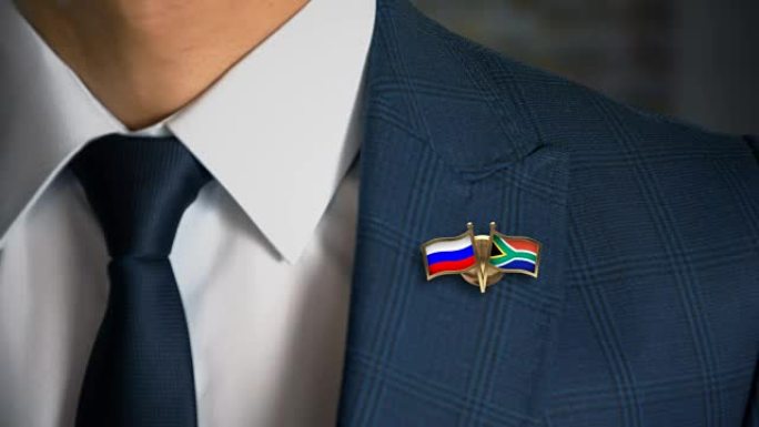 商人走向相机与朋友国家国旗别针俄罗斯-南非