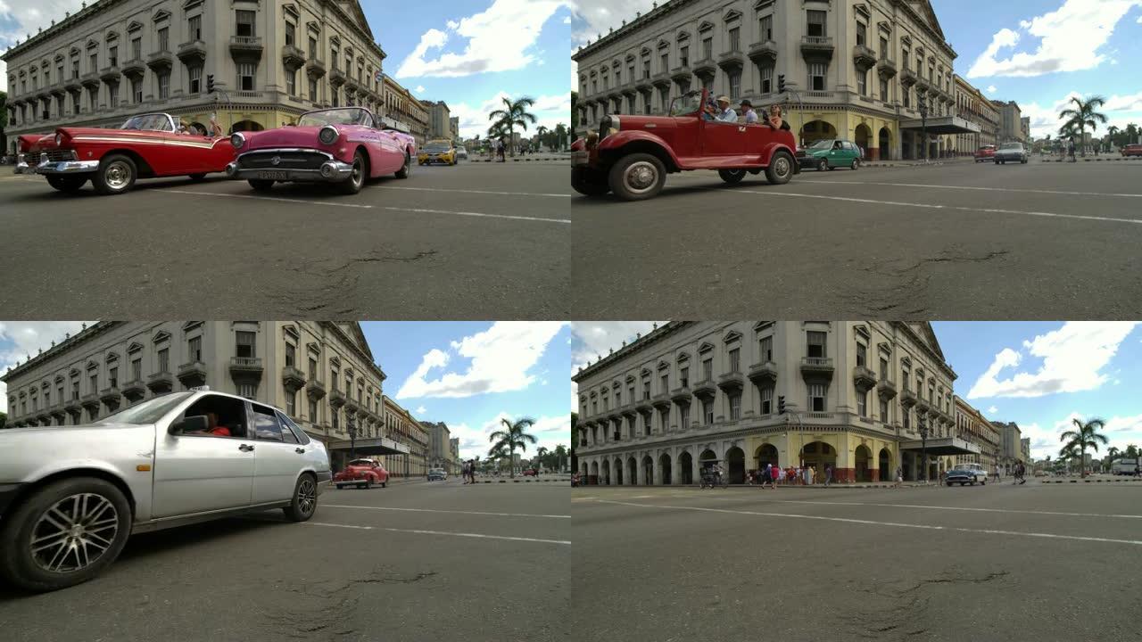在古巴哈瓦那的街道上行驶的经典20世纪50年代美国复古古巴敞篷出租车汽车。