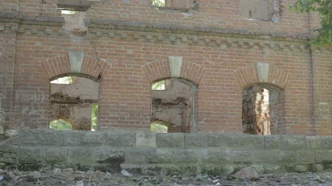 战后红砖建筑被毁。