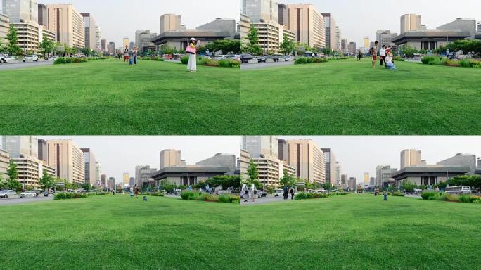 首尔市公园里的人们。韩国
