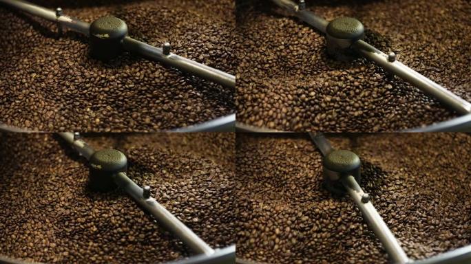 咖啡生产。在机器特写镜头中烘烤的棕色豆