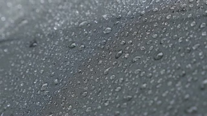 雨覆盖深色保护伞表面4K 2160p 30fps超高清镜头-浅透黑色防水织物表面3840X2160超