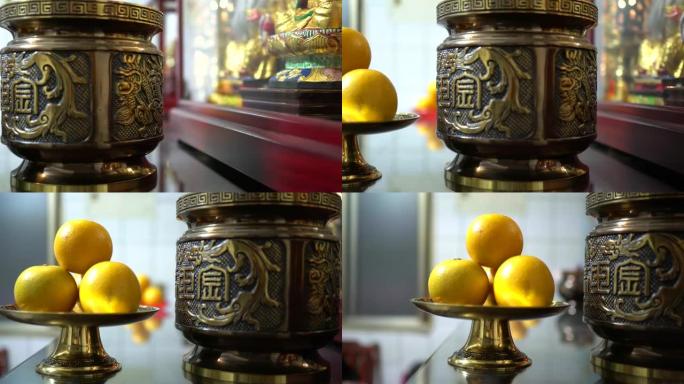 橘子和香炉。崇拜上帝或祖先。照片中的汉字意味着长寿、财富、幸运。