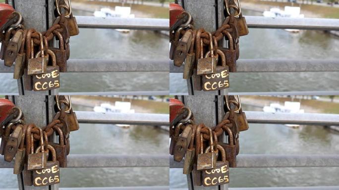 一堆爱情锁或爱情挂锁