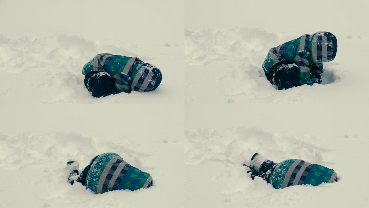 男孩在雪地上挖了一个洞，然后爬上去。