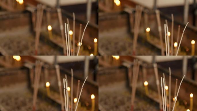 宗教黄色蜡烛和芳香。泰国曼谷Wat Saket