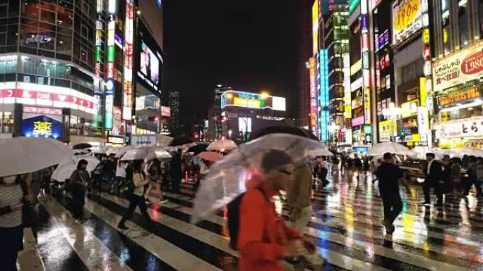 雨夜歌舞伎町的街景