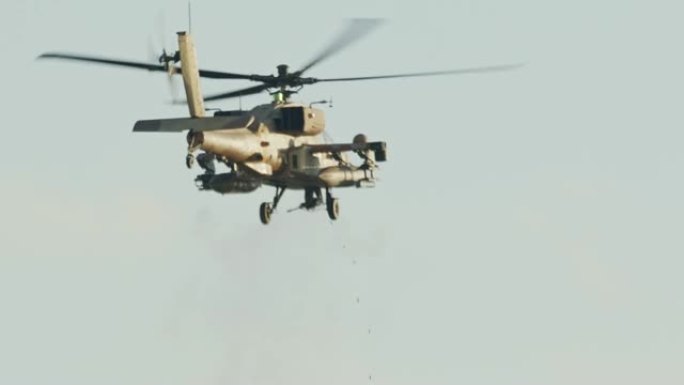 AH-64D长弓阿帕奇军用直升机用大炮攻击目标