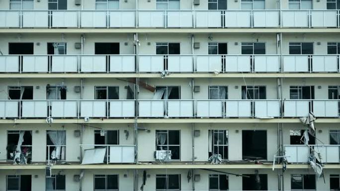 日本福岛一栋被摧毁的公寓的鸟瞰图。