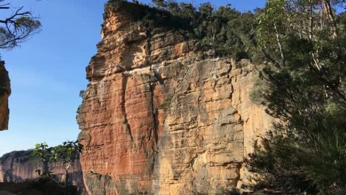 穿越澳大利亚悬岩峡谷的景色