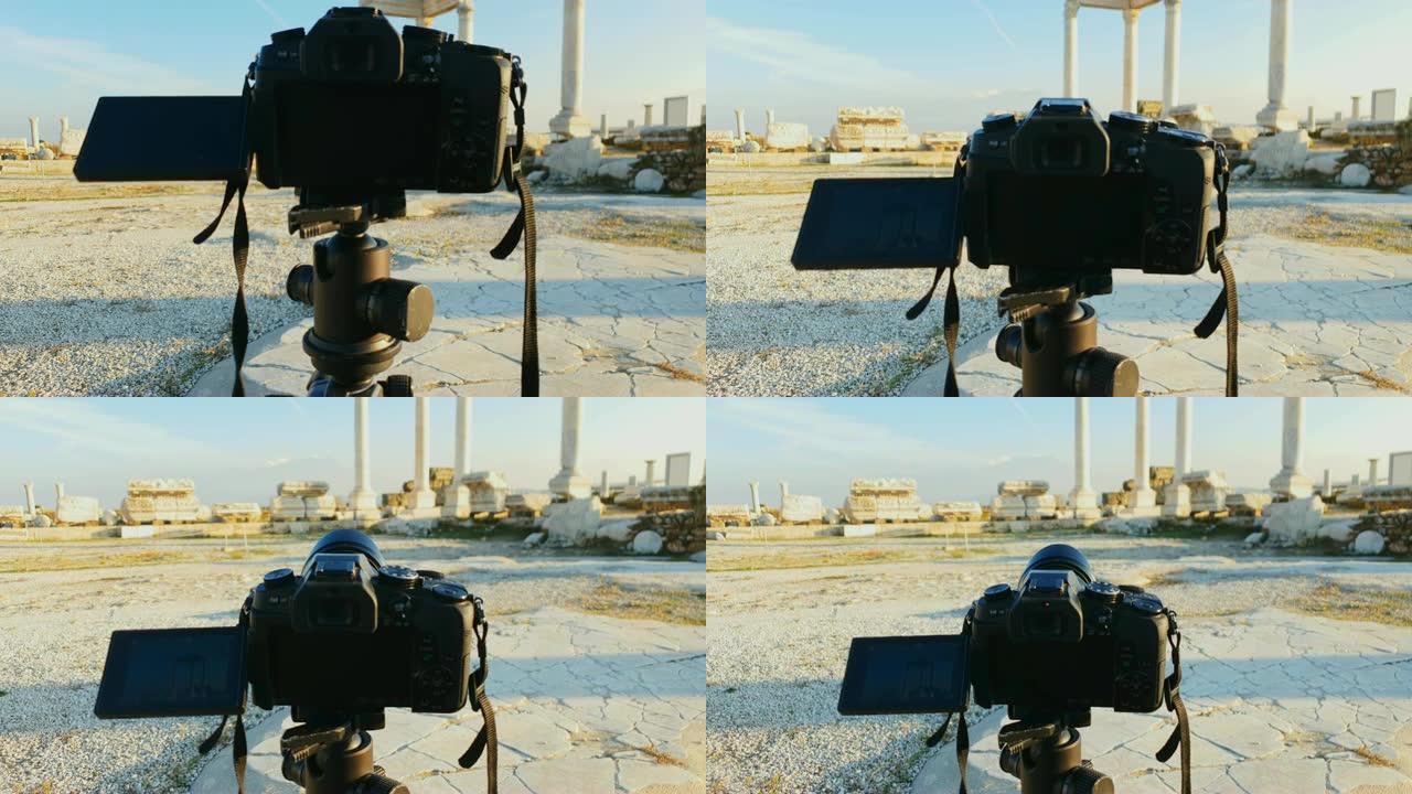 三脚架上的相机正在拍摄棉花堡地区Lycus上的老底嘉古董城的时间流逝