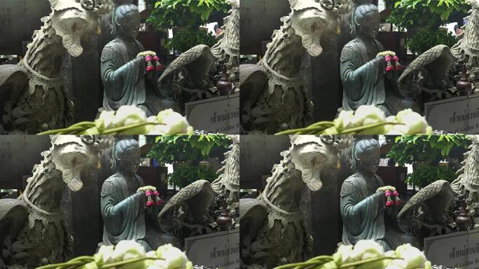 曼谷phra kaew的女神kun iam雕像