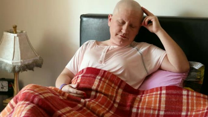 癌症患者躺在床上