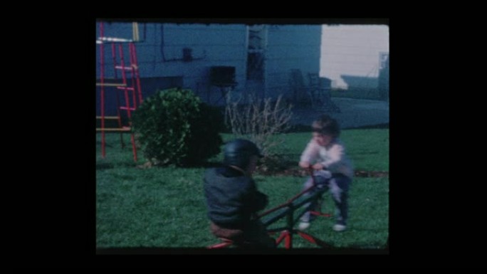 1963 2个小孩骑后院旋转骑