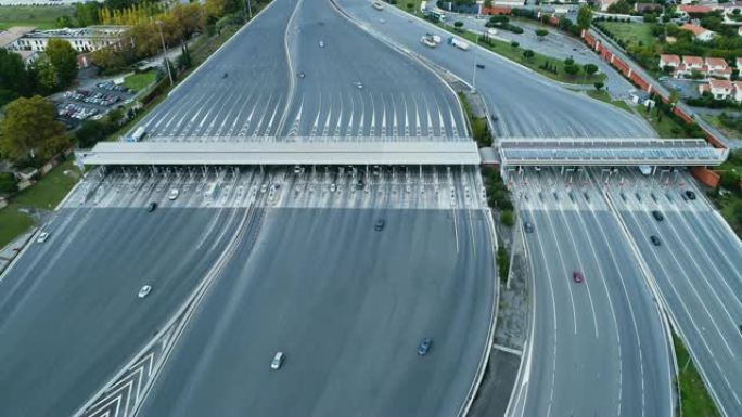 高速公路上的通行费全景