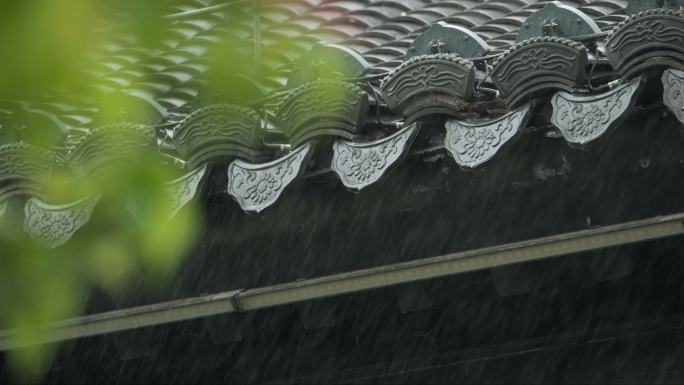 春天下雨江南徽派建筑瓦片屋檐