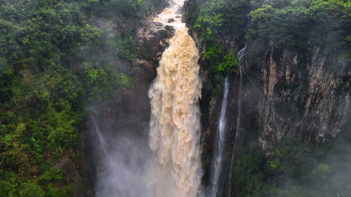 暴雨后的瀑布升格4K航拍