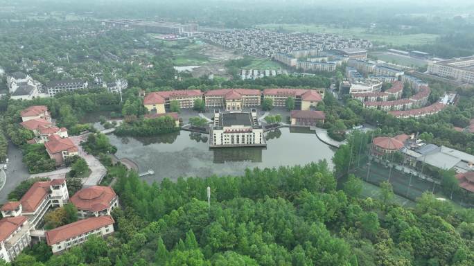 四川外国语大学成都学院航拍学校阴天下雨天