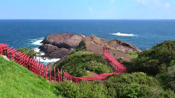 红鸟居门与摩东隅稻荷神社的蓝海