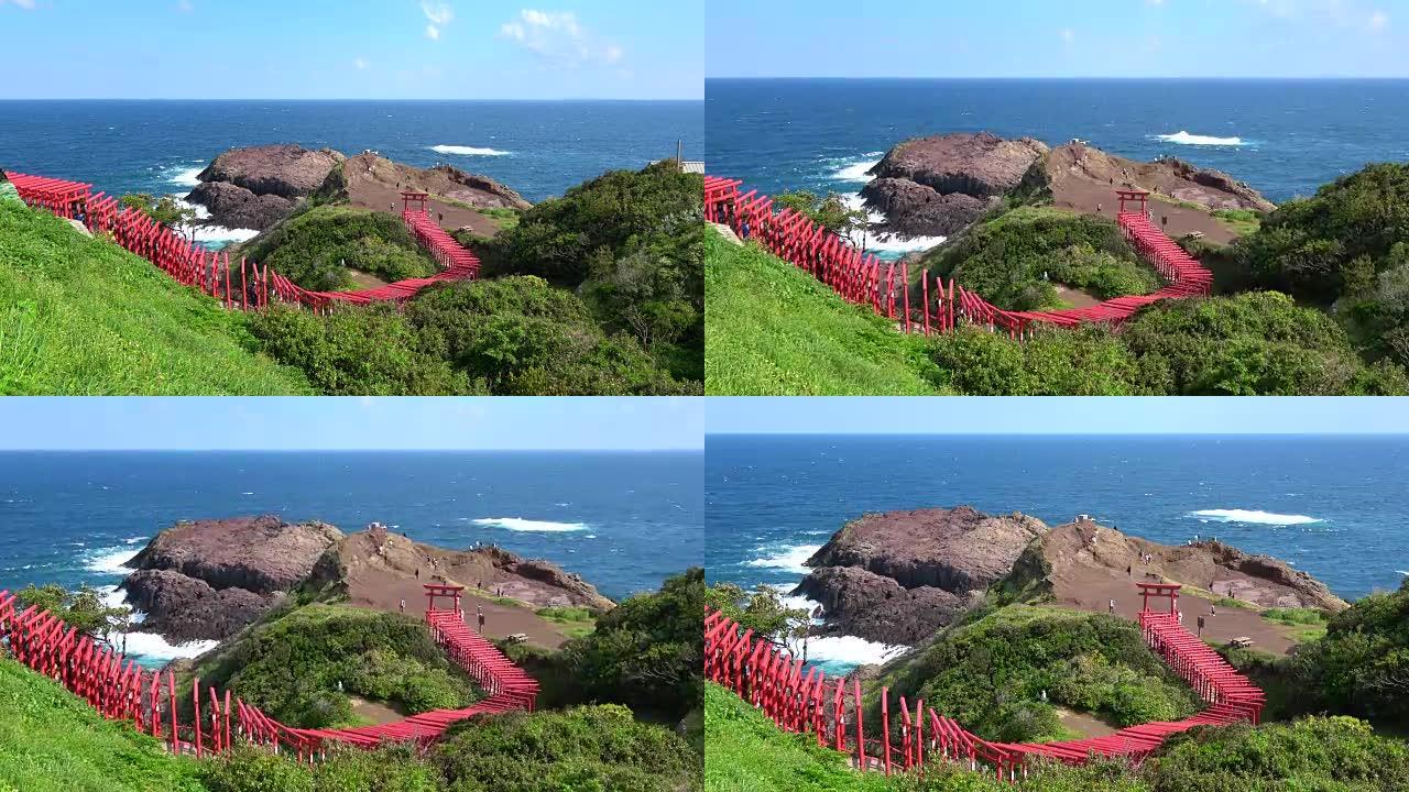 红鸟居门与摩东隅稻荷神社的蓝海