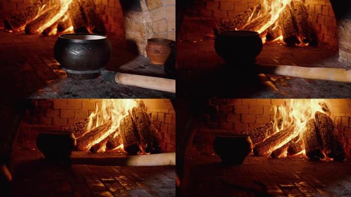 传统的俄罗斯炉灶，用瓦罐在木头上烹饪食物