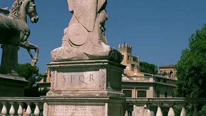 位于论坛和校园Martius之间的Capitoline山是罗马的七个山丘之一。这是最早的罗马人的城堡