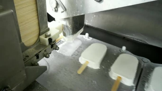 用于生产冰淇淋的输送机自动线