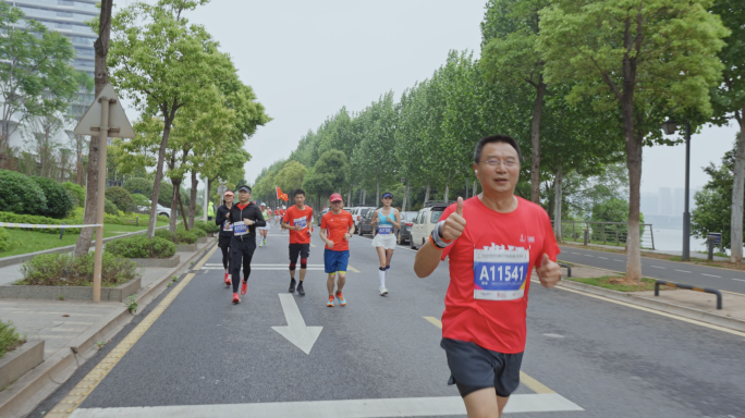 马拉松赛运动员跑步实拍素材