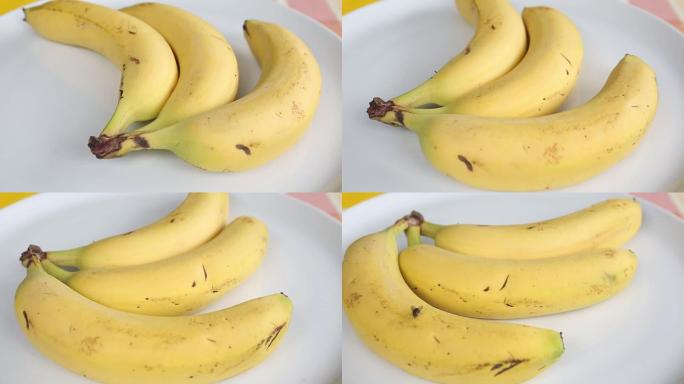 白色旋转盘上三个香蕉