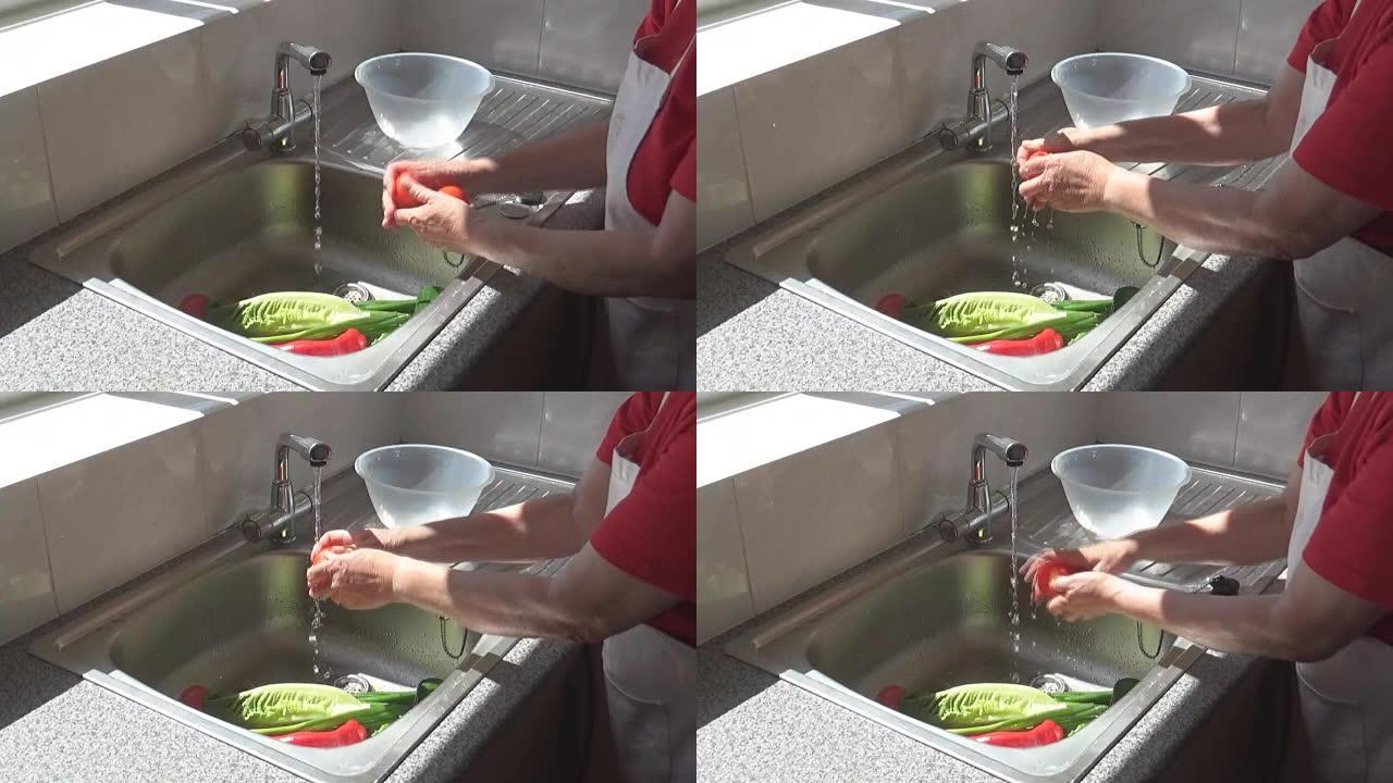 女人洗菜
