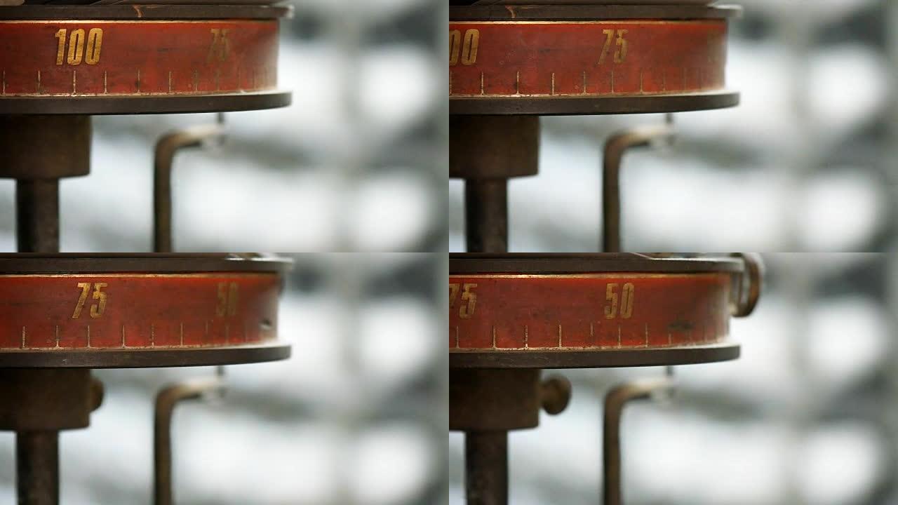 复古古典风格编织经纬机的测量机部分