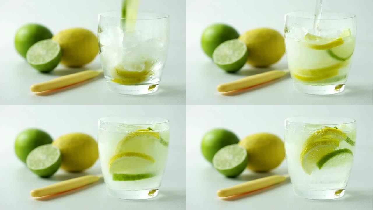 将苏打水倒入装有冰，柠檬和酸橙片的玻璃杯中。柠檬和酸橙在后面。