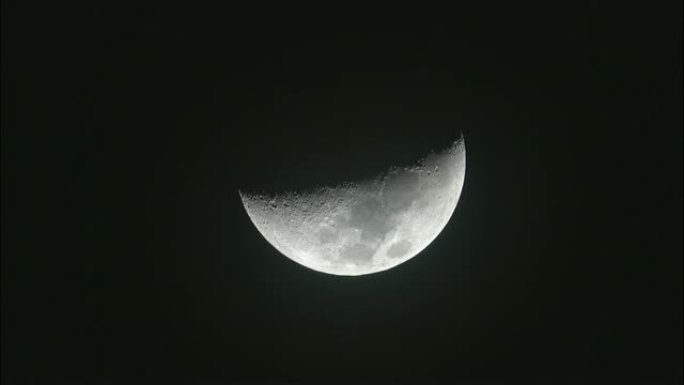 新月或暗黑夜的半月形