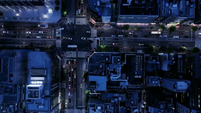 夜间十字路口的鸟瞰图