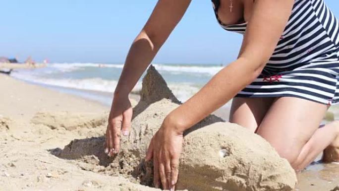 海上的一个女孩做沙子雕塑