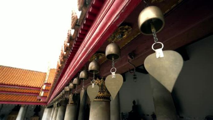 佛教寺庙中的铜钟