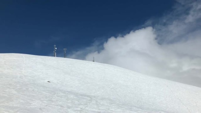 阳光明媚的一天古达里滑雪胜地全景4k格鲁吉亚