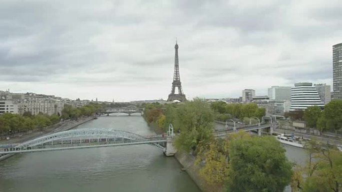 巴黎的航拍镜头，塞纳河和埃菲尔铁塔