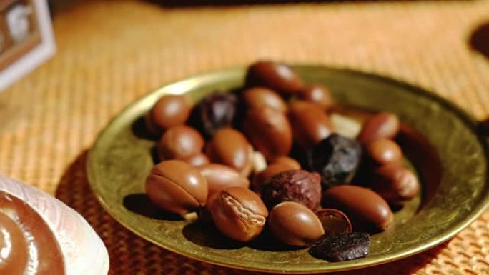 摩洛哥坚果油由摩洛哥坚果油制成-摩洛哥坚果油可作为抗氧化剂用于愈合，发红，发炎和皮肤妊娠纹