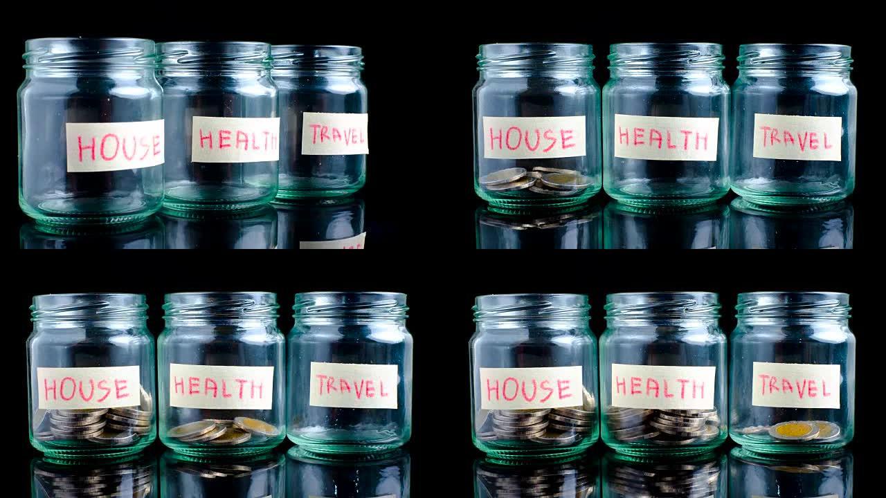 停止运动的硬币填满玻璃罐和文本打开黑色背景。储蓄钱概念。