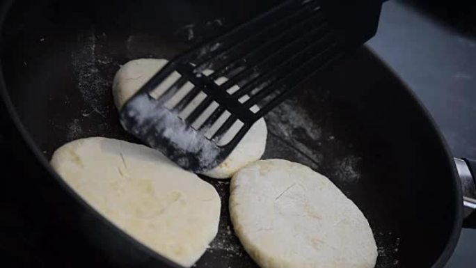 传统的扁平面包食品餐