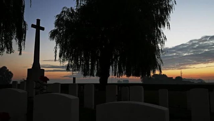 第一次世界大战遗留在比利时:日出时的英国军事公墓普拉格斯特伍德