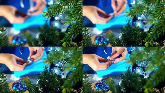 用蓝色和银色包装圣诞礼物