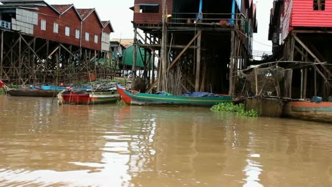 MF河上的高跷柬埔寨房屋