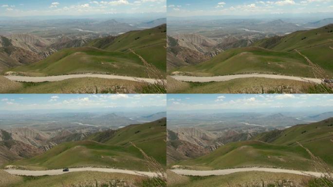 吉尔吉斯斯坦靠近卡扎曼的山脉。吉尔吉斯斯坦的砾石曲线。