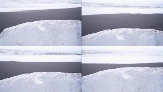 在Jokulsarlon Diamond's beach的冰岛黑沙滩上，海浪在冰山上飞溅的慢动作视频