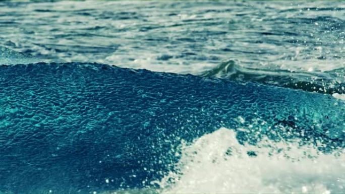 钻石海滩的冰山和海浪