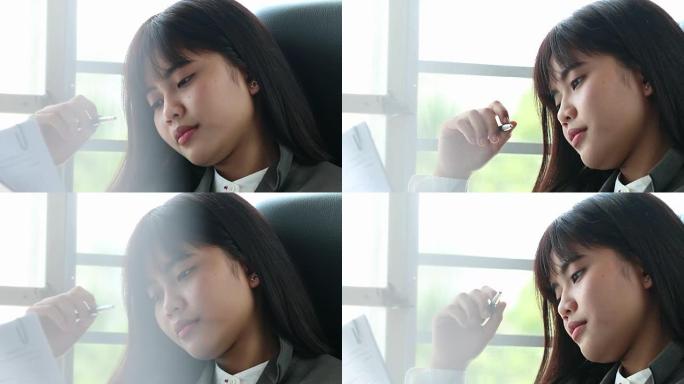 亚洲女学生的肖像思考着未来考试学校的作业和时间表，独自一人坐在家里的窗户旁，慢动作和坦率的镜头