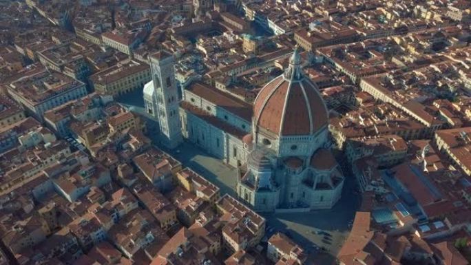 意大利托斯卡纳佛罗伦萨鸟瞰图。飞越佛罗伦萨屋顶